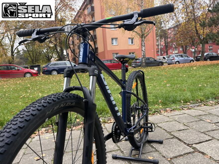 Giant Talon 29 5 - 2023 Metalic Navy / SLEVA 37,5% !